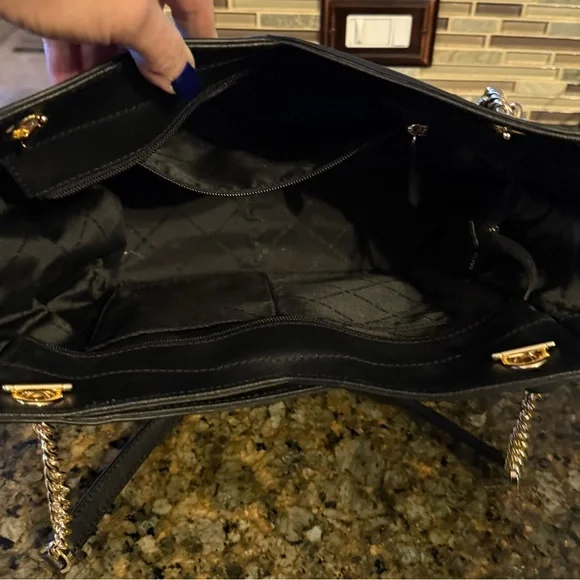 Michael Kors Black Shoulder Bag with Gold Chain - Picture 5 of 5